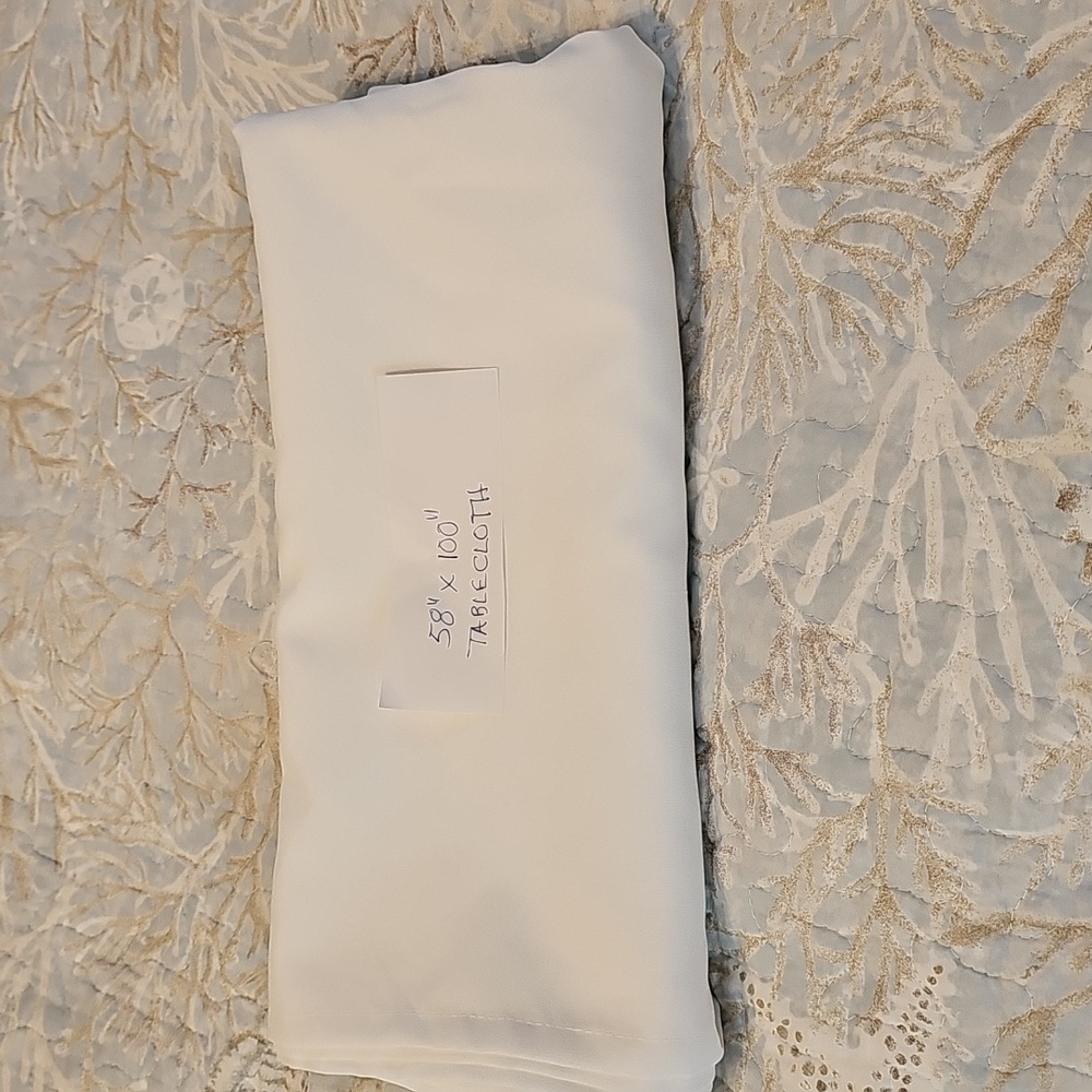 UTOPIA White Tablecloth NWOT 58"x100" Rectangle